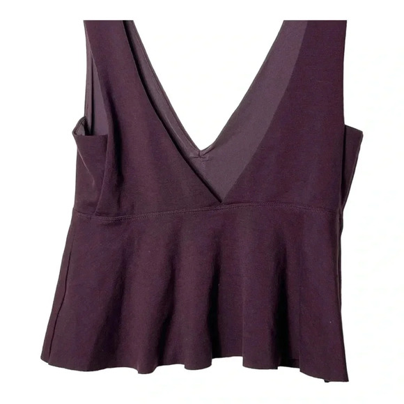 1456. SILENCE AND NOISE SLEEVELESS CROPPED TOP DEEP V NECKLINE FRONT AND BACK - Picture 10 of 10